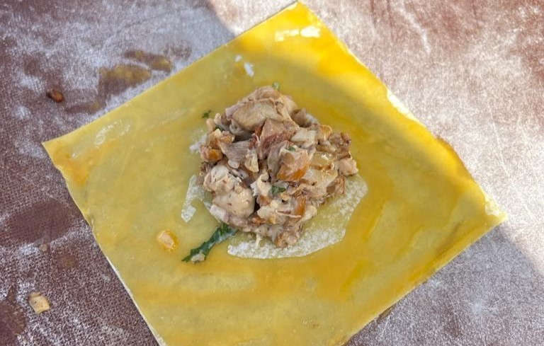 Hugo Charcolin - Ravioles de champignons, bouillon asiatique façon Tom Kha Kai et Fleur de sel Le Guérandais.JPG